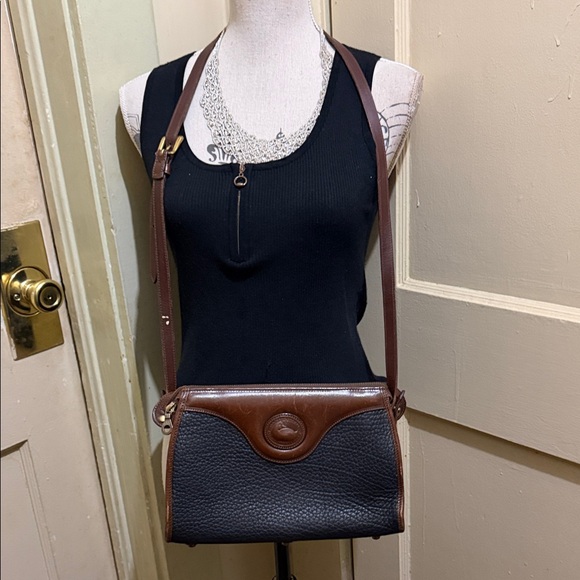 Dooney & Bourke Handbags - Dooney & Bourke Crossbody Bag